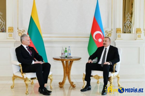 İlham Əliyev Litva Prezidenti Gitanas Nauseda ilə görüşüb
