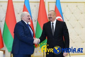 İlham Əliyev Lukaşenko ilə görüşdü