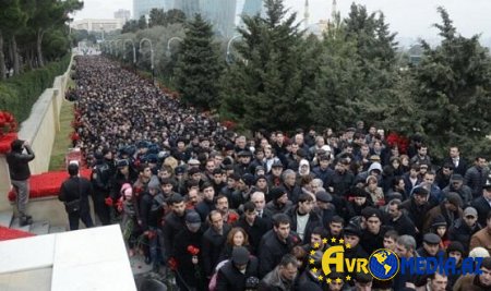Xalq 20 Yanvar şəhidlərinin xatirəsini ehtiramla anır