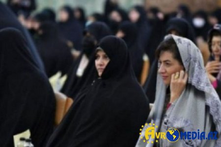Paşinyanın həyat yoldaşı İranda məscidə gedib