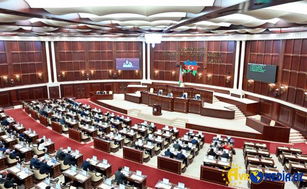 Milli Məclisin xüsusi iclası başladı