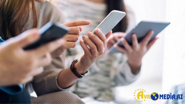 15 yaşına çatmayan uşaqlar sosial mediaya sərbəst girə bilməyəcək - Qərar