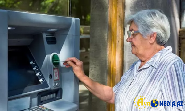 Pensiyaçılar istənilən bankomatdan vəsaitlərini faizsiz çıxara bilməlidir