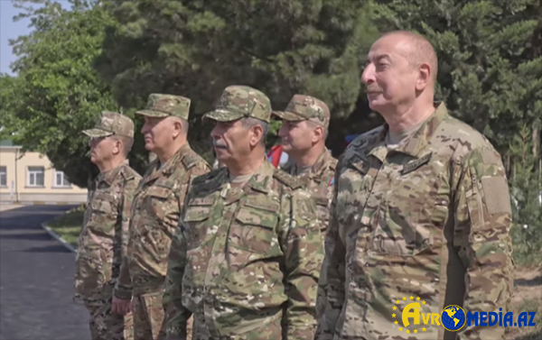 Prezident generallarla Komandonun məşqini izlədi - Video