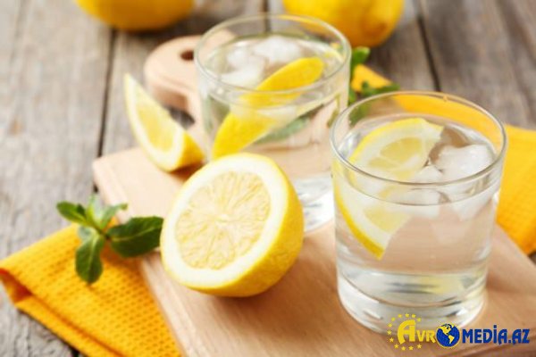 Bir fincan limonlu suyun inanılmaz FAYDALARI