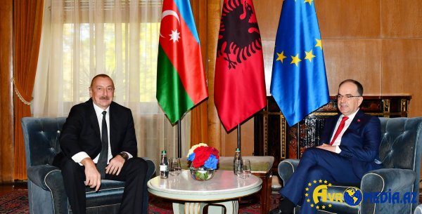 Albaniya prezidenti və xanımının şərəfinə rəsmi lanç verilib