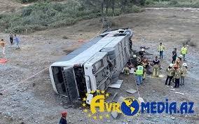 Türkiyədə avtobus aşdı, 15 nəfər yaralandı