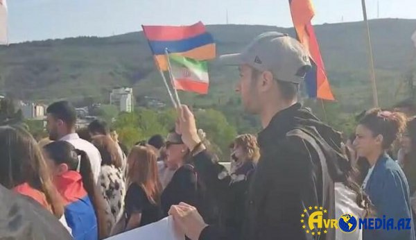 Ermənilər yürüşdə İran bayrağı qaldırdı