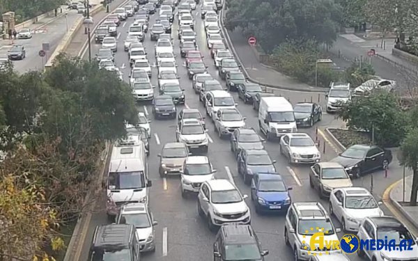 Bakının bir çox yollarında nəqliyyatın sıxlığı müşahidə edilir - SİYAHI