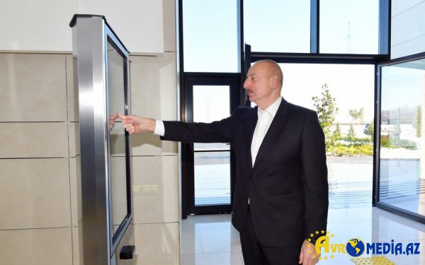 İlham Əliyev "Asan Xidmət" mərkəzinin açılışını edib