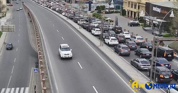 Bakının bir sıra yollarında nəqliyyatın hərəkətində çətinliklər yarandı