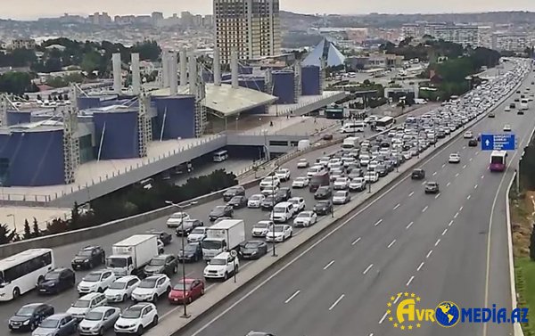 Bu həftə də tıxacla başladı