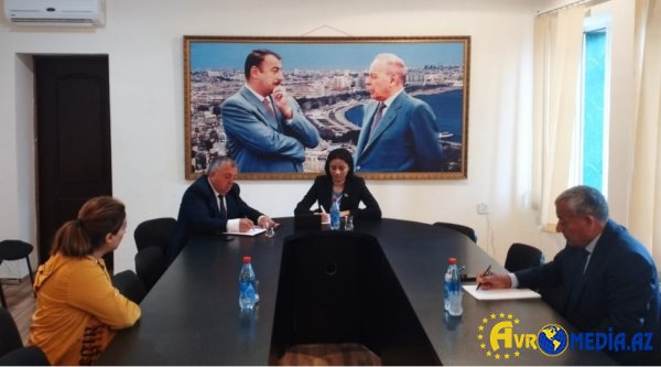 Millət vəkili Səbinə Xasayeva Lökbatanda bir qrup vətəndaşı qəbul edib