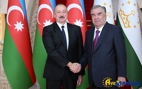 Prezidentlər mətbuata bəyanatlarla çıxış etdilər