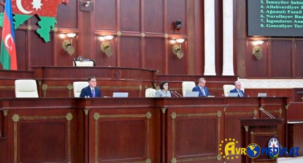 Deputatların tətili təxirə salındı - Növbədənkənar sessiya olacaq