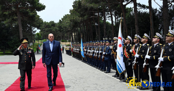 Azərbaycanın müdafiə naziri italiyalı həmkarı ilə görüşdü