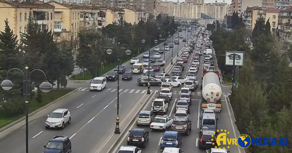 Bakının bir sıra yollarında sıxlıq var