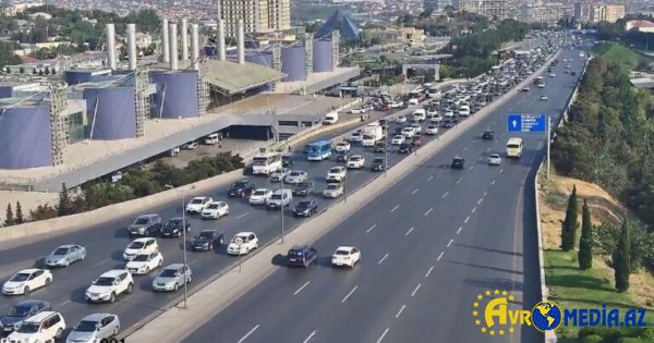 Bakının bir sıra yollarında sıxlıq var - SİYAHI
