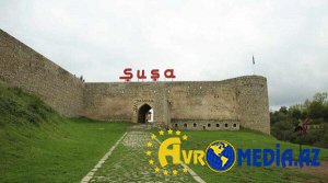 Üç ölkə prezidenti Şuşada gəzintiyə çıxdı