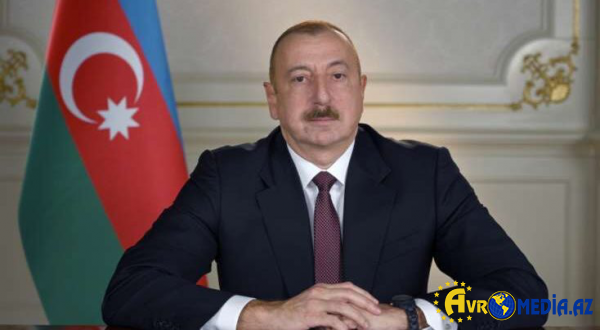 İlham Əliyev Şavkat Mirziyoyevin təltif olunması mərasimində iştirak etdi