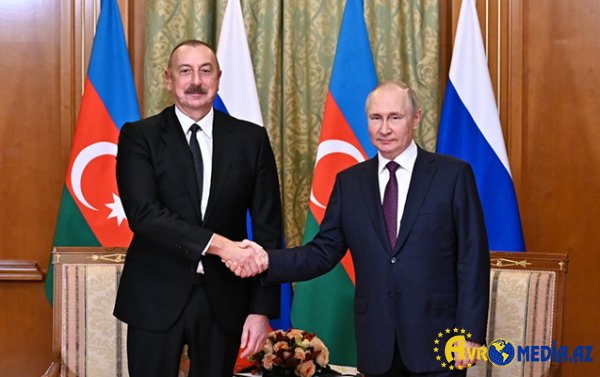 “Gülüstan” sarayında Putinin şərəfinə dövlət ziyafəti verilir