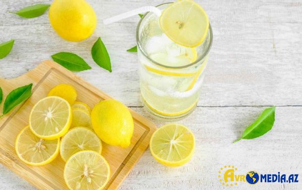 Hər gün limonlu su için