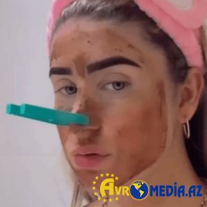 Gözəlləşmək üçün üzünə nəcis maskası edir