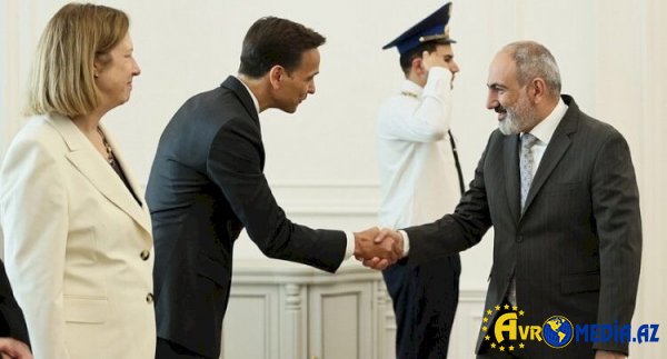 Paşinyan ABŞ rəsmisi ilə görüşdü