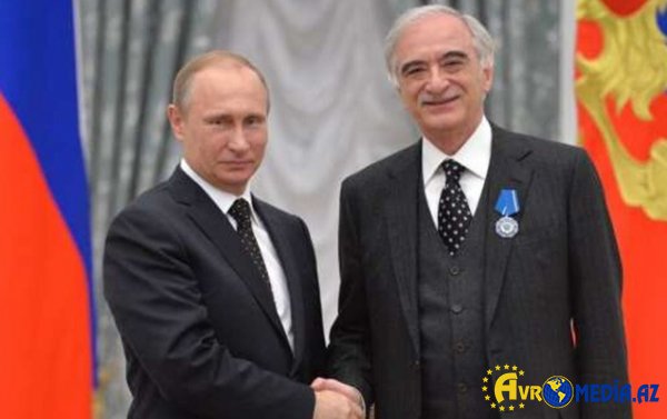 Putin Polad Bülbüloğlunu təltif etdi