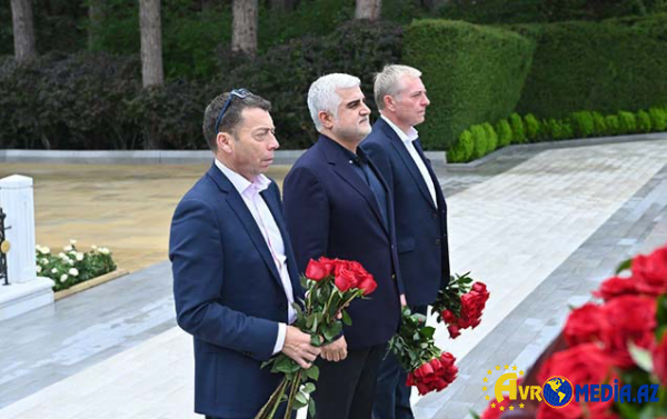 Böyük Britaniya lordları Fəxri xiyabanı ziyarət etdi - Fotolar