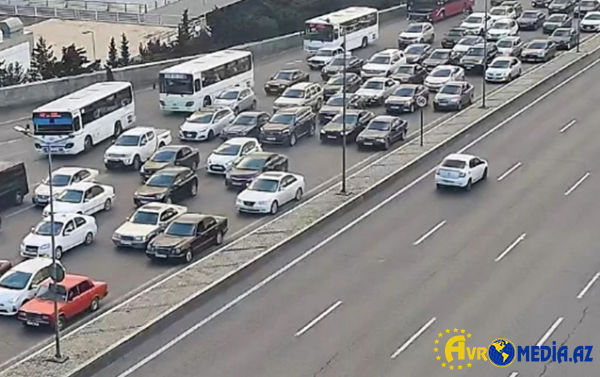Yolların çoxunda tıxac var