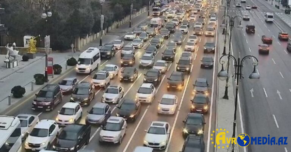 Bakının bir sıra yollarında tıxac var