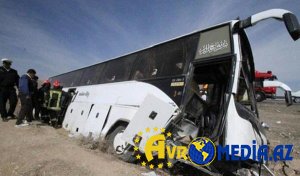 İrandan gələn avtobus Ermənistanda aşdı
