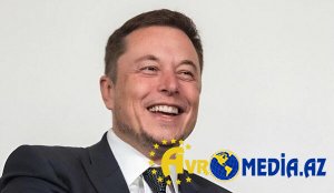 İlon Mask adını dəyişdi