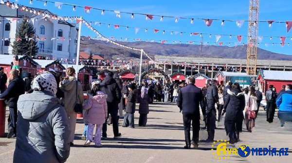 İnsanlar Yeni il tətili üçün Xankəndiyə axın edirlər