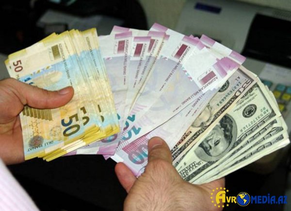Bakının mərkəzində polis 10 min manat tapdı - YENİLƏNİB