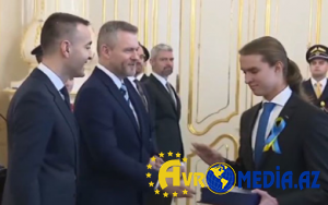 Şagird Slovakiya Prezidentinin əlini sıxmadı