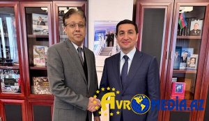 Hikmət Hacıyev Pakistan səfiri ilə görüşdü