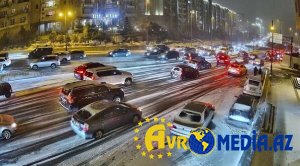 Bakıda sürücü işıqforu aşırdı