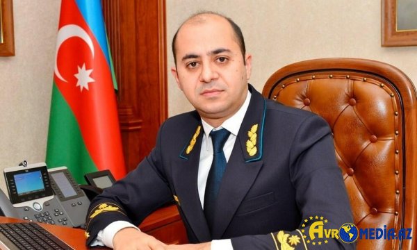 Yeni sədr daha bir rəisi işdən çıxardı