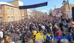 Yüzminlərlə azərbaycanlı ayağa qalxdı