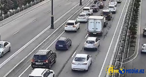 Bakının bir çox yollarında tıxac müşahidə edilir
