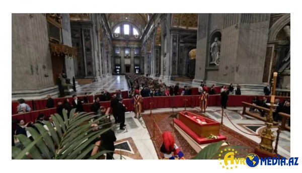 Roma Papası dəfn edilib