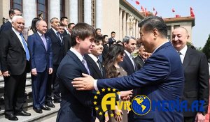 Prezidentin nəvələri Çin lideri ilə görüşdü