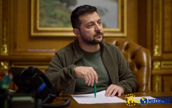 Zelenski həmin qanunu imzaladı
