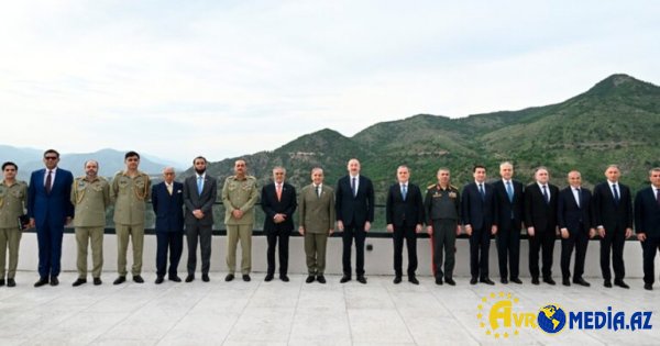 İlham Əliyev və Şahbaz Şərif Laçında geniş tərkibdə görüşü keçirdi