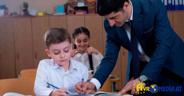 Kişi müəllimlər niyə azalır?