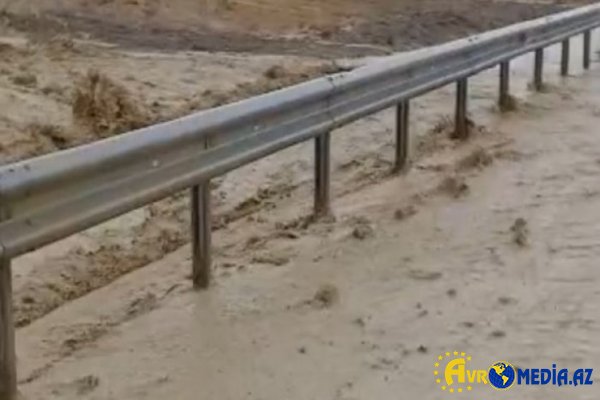 Sel yol infrasturkturuna ciddi problem yaratdı - VİDEO