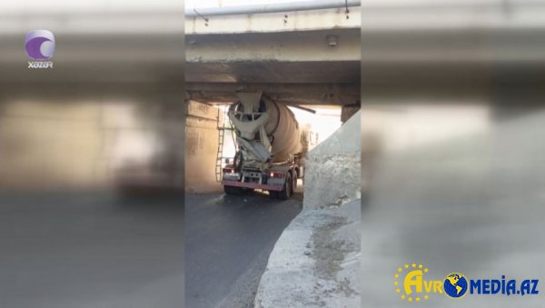 Beton maşını körpünü dağıtdı: YOL BAĞLANDI-VİDEO
