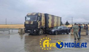 Azərbaycanda BMV hərbi maşına çırpıldı